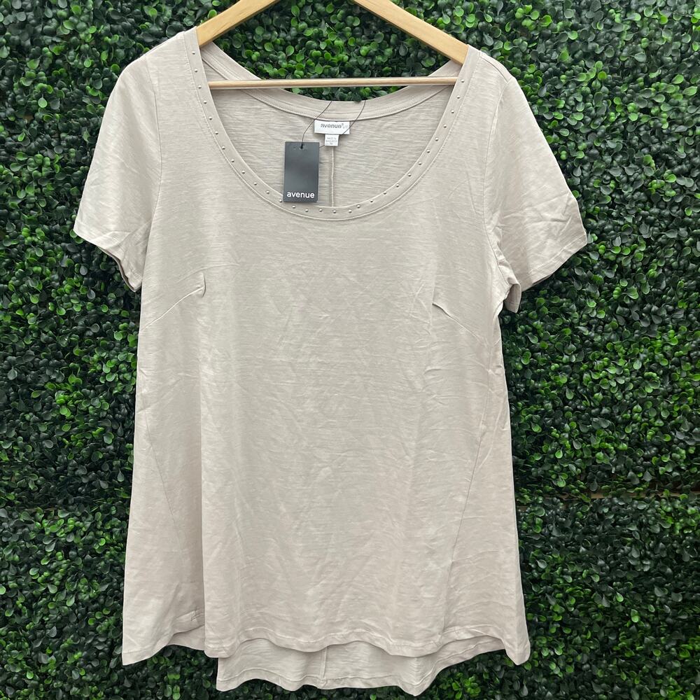 NWT Avenue, Cream Color Blouse Women’s Size 14